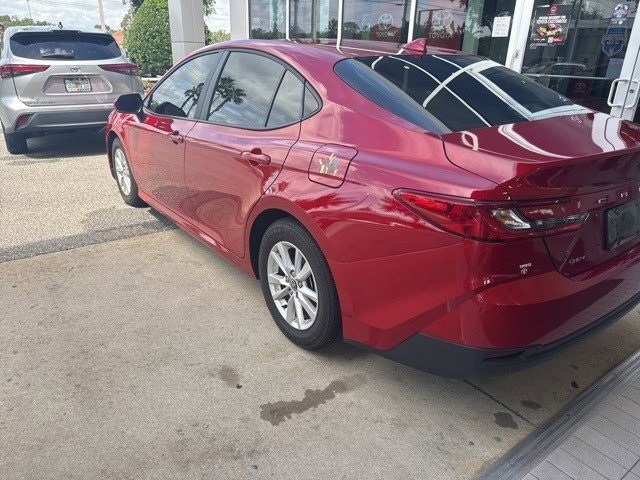2025 Toyota Camry LE photo 4