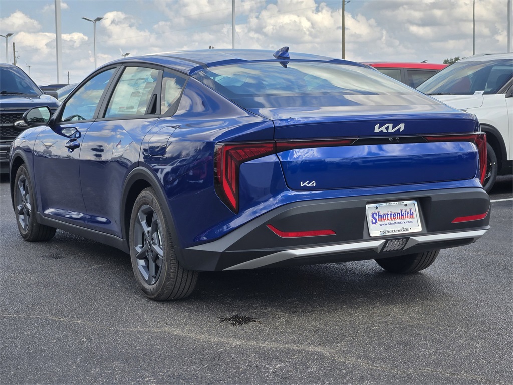 2025 Kia K4 LXS photo 2