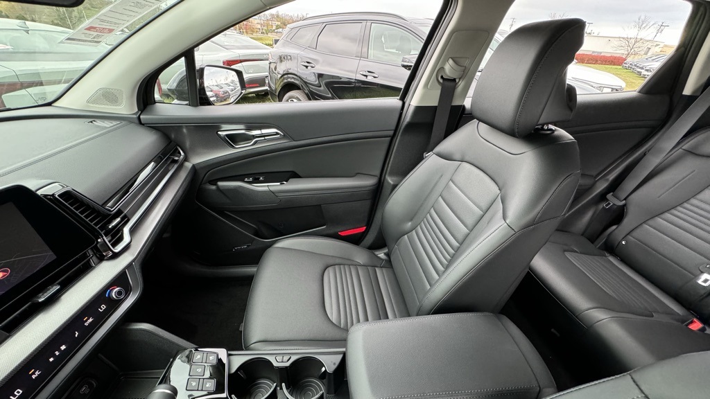 New 2025 Kia Sportage Sport Utility