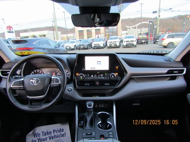 used 2023 Toyota Highlander car, priced at $38,999