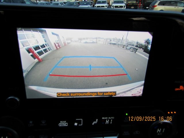 used 2023 Toyota Highlander car, priced at $38,999