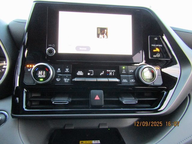 used 2023 Toyota Highlander car, priced at $38,999