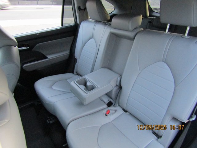 used 2023 Toyota Highlander car, priced at $38,999