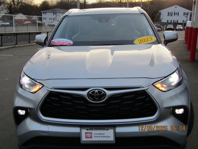 used 2023 Toyota Highlander car, priced at $38,999