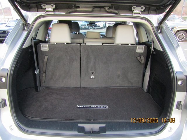 used 2023 Toyota Highlander car, priced at $38,999