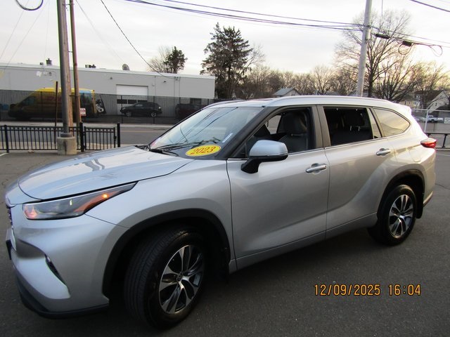 used 2023 Toyota Highlander car, priced at $38,999