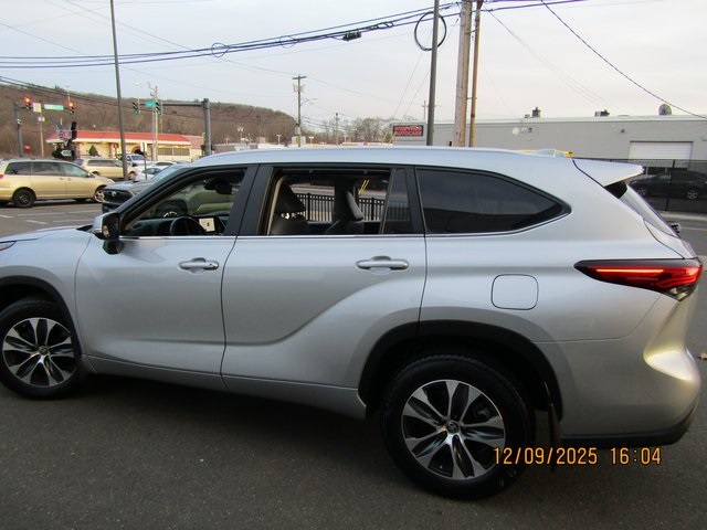 used 2023 Toyota Highlander car, priced at $38,999