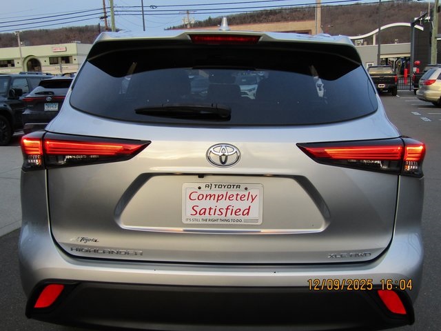 used 2023 Toyota Highlander car, priced at $38,999