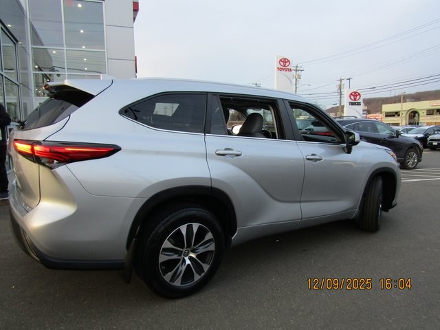 used 2023 Toyota Highlander car, priced at $38,999