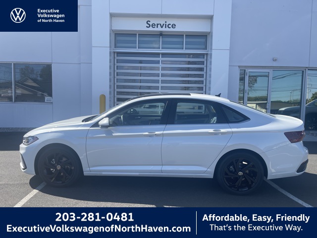 2025 Volkswagen Jetta SE's photo