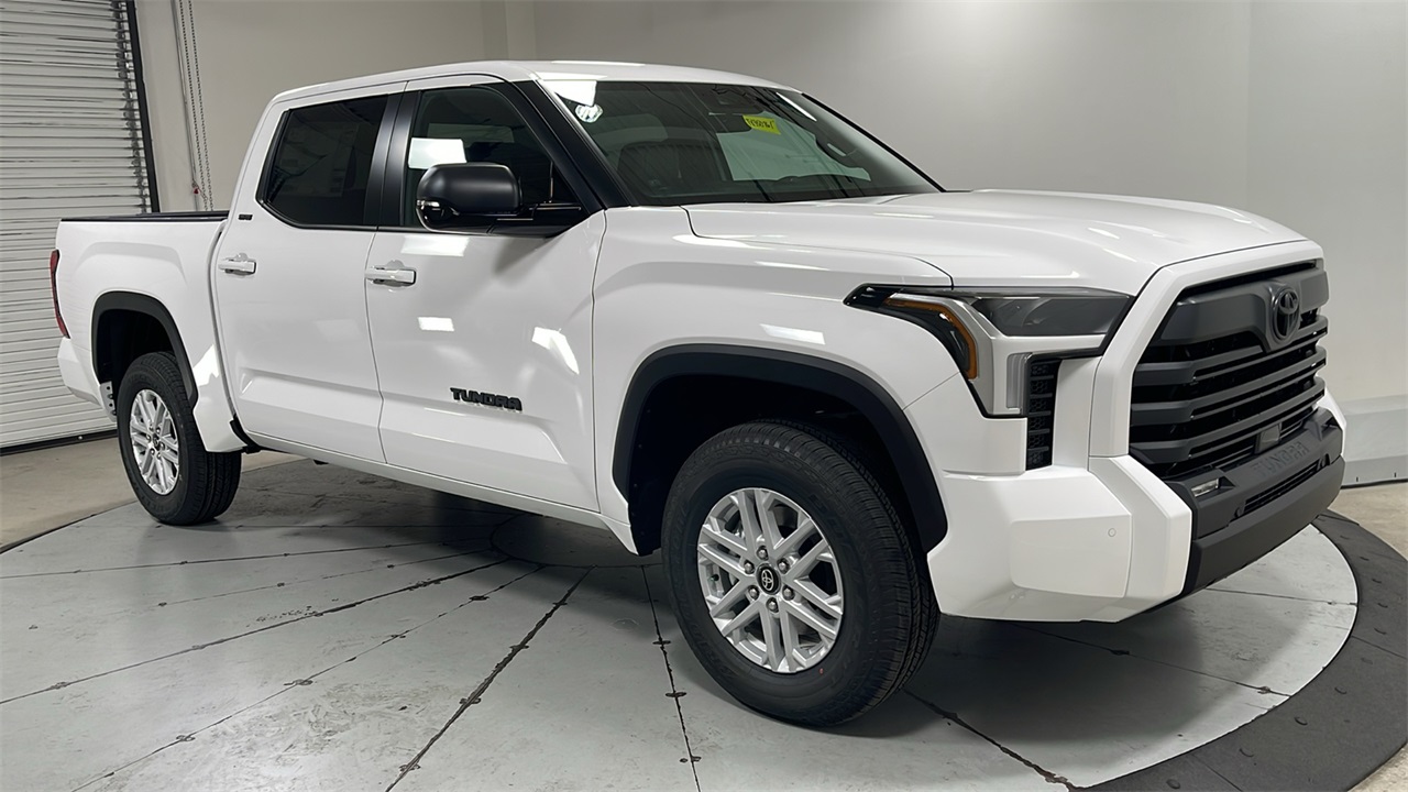 2026 Toyota Tundra SR5 CrewMax photo 2