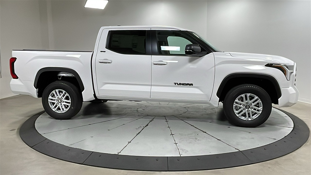 2026 Toyota Tundra SR5 CrewMax photo 4
