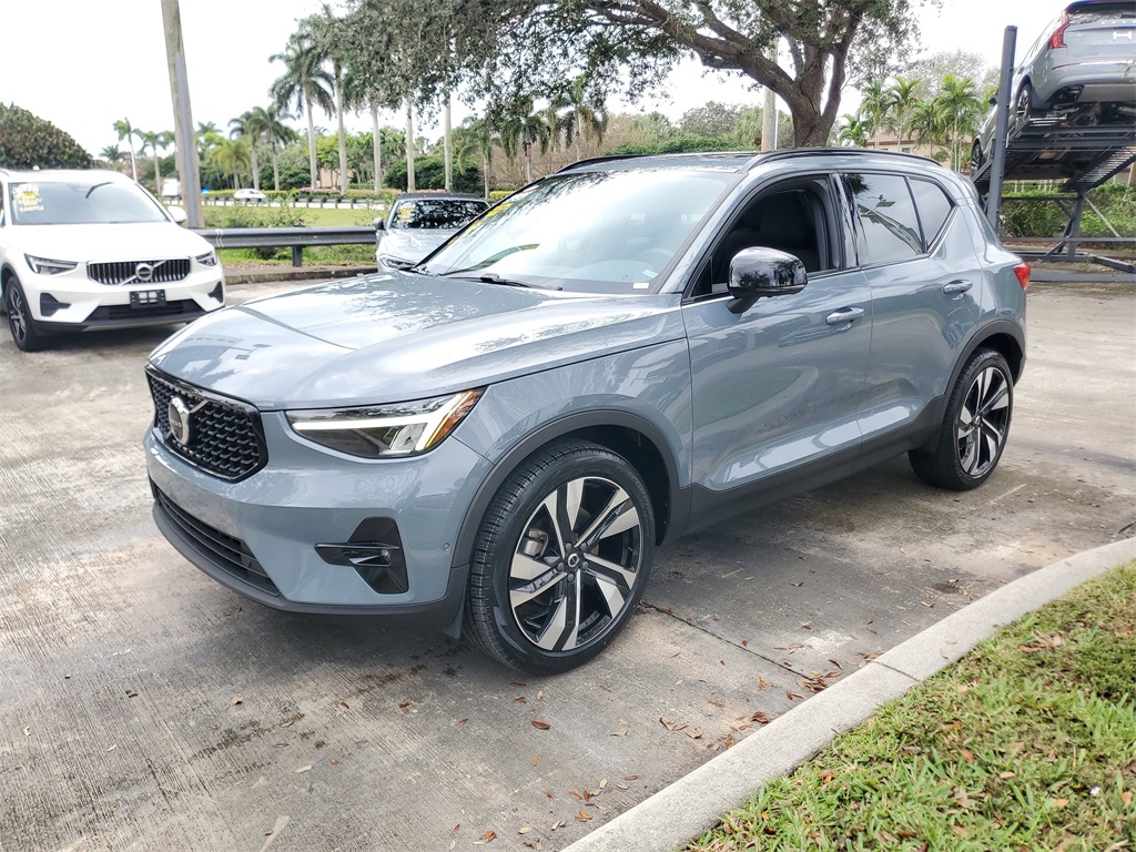 used 2023 Volvo XC40 car, priced at $26,995
