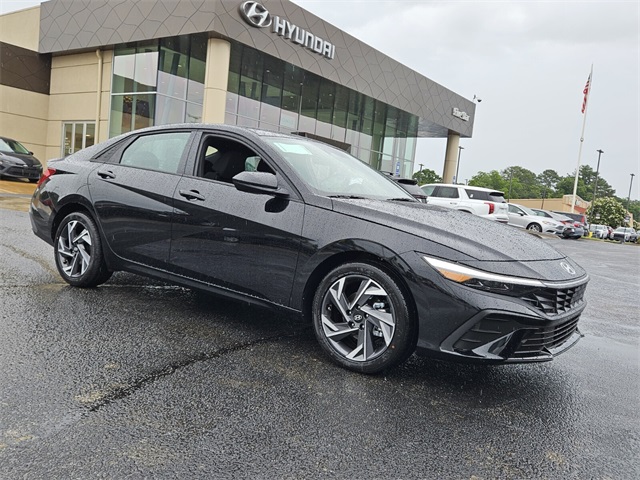 2025 Hyundai Elantra SEL's photo