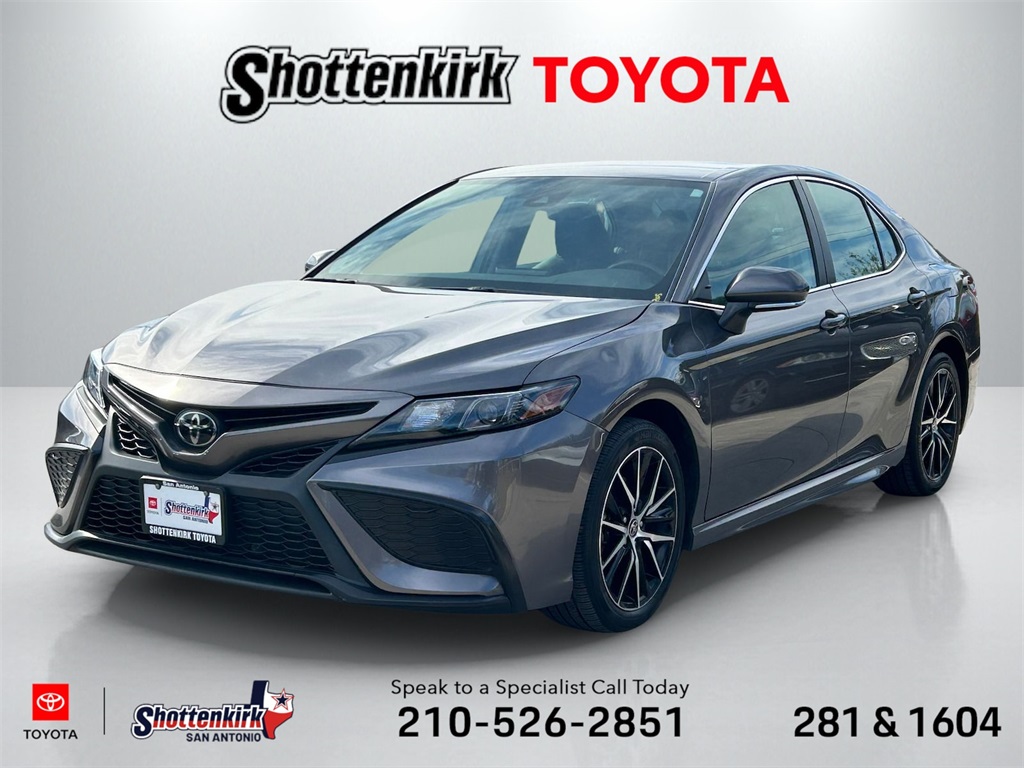 2024 Toyota Camry SE's photo