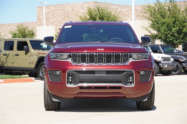 2025 Jeep Grand Cherokee Overland photo 2