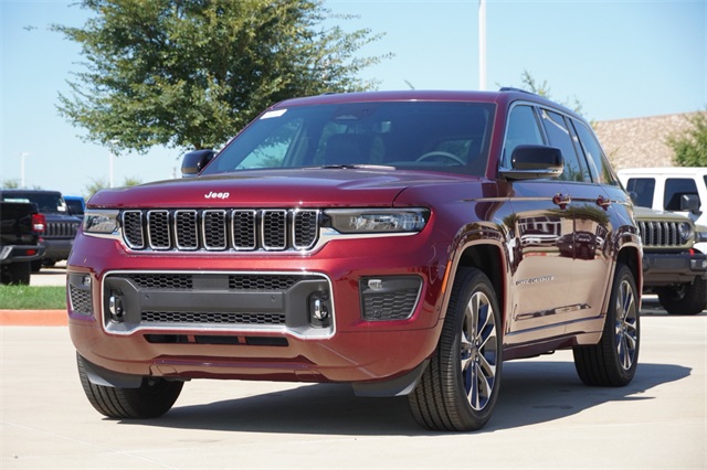 2025 Jeep Grand Cherokee Overland photo 3