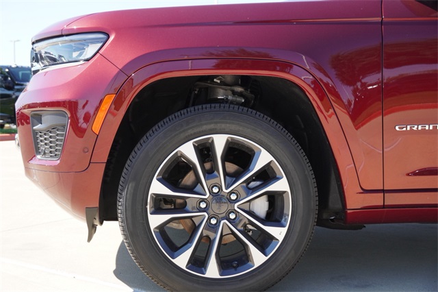 2025 Jeep Grand Cherokee Overland photo 5