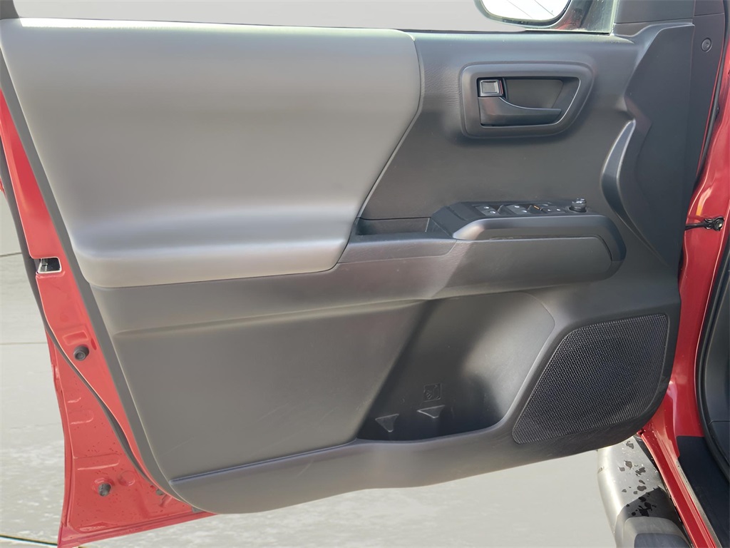 2023 Toyota Tacoma SR 4x4 photo 3
