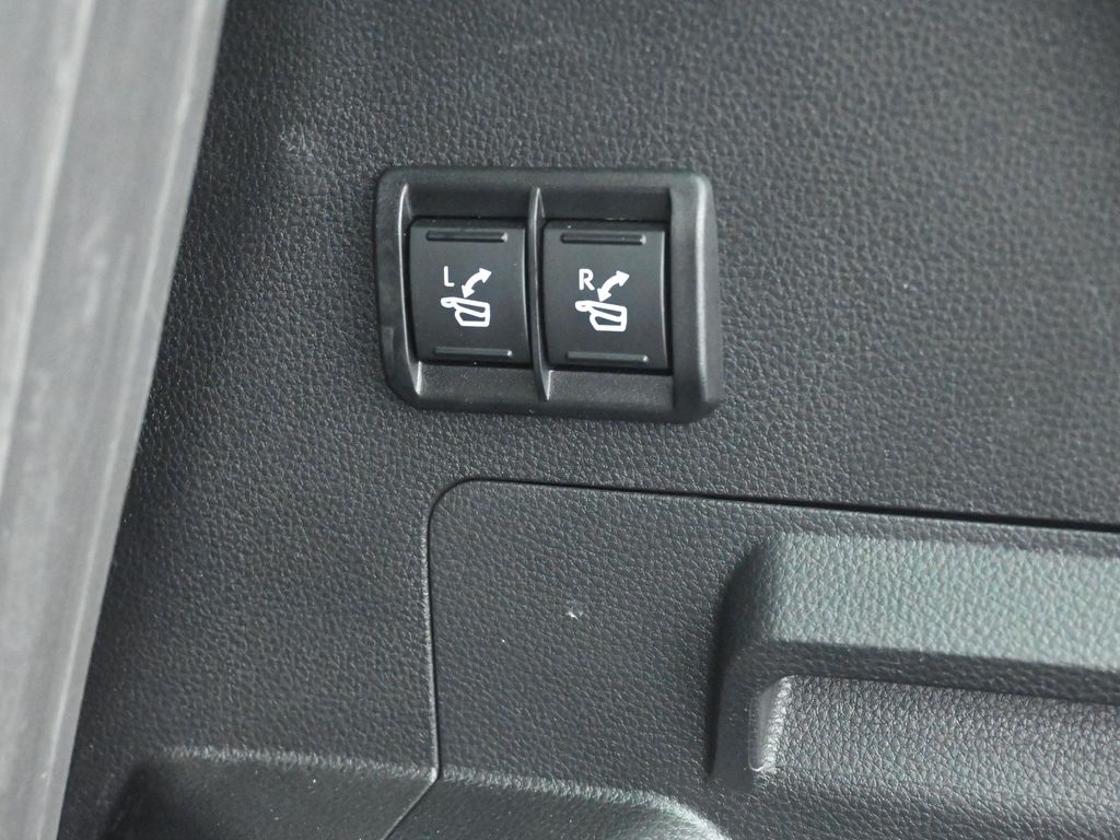 2025 Toyota Sequoia SR5 photo 39