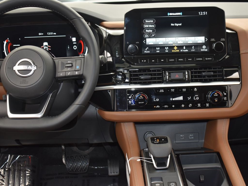 2025 Nissan Pathfinder Platinum photo 14