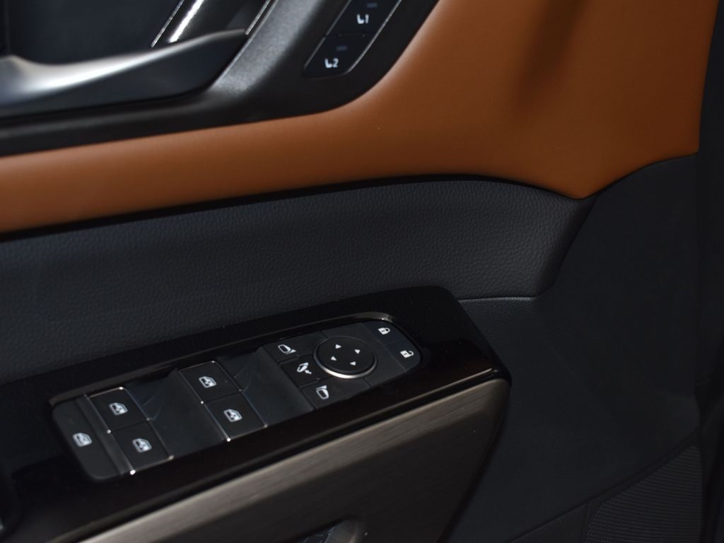 2025 Nissan Pathfinder Platinum photo 15