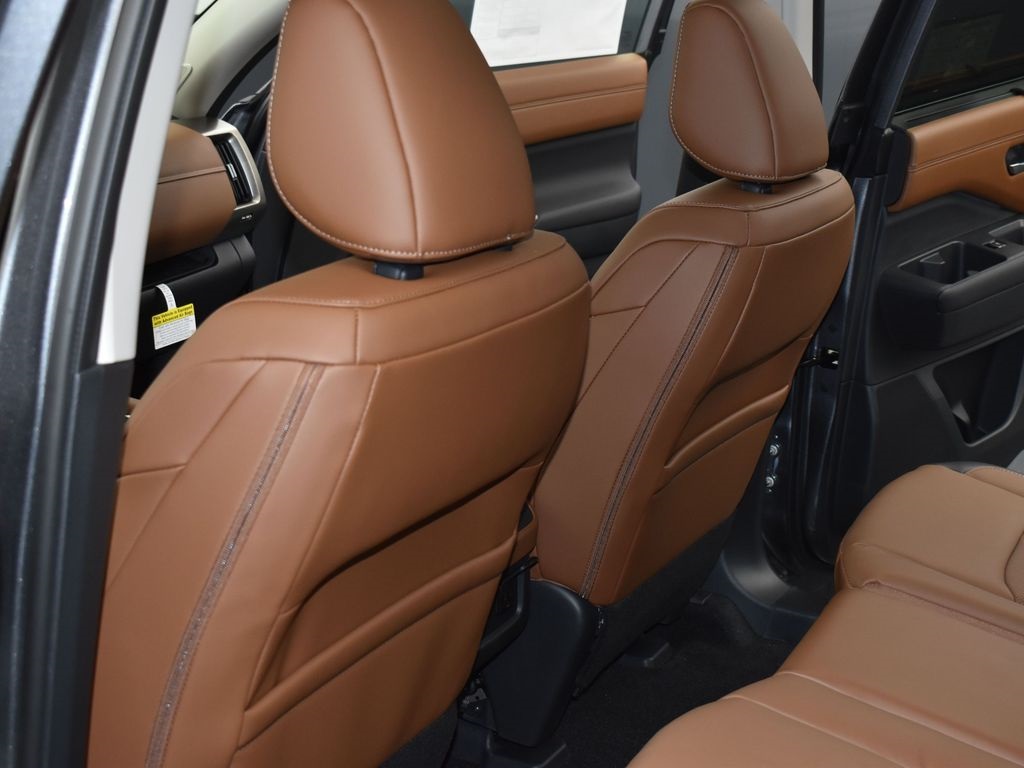 2025 Nissan Pathfinder Platinum photo 17