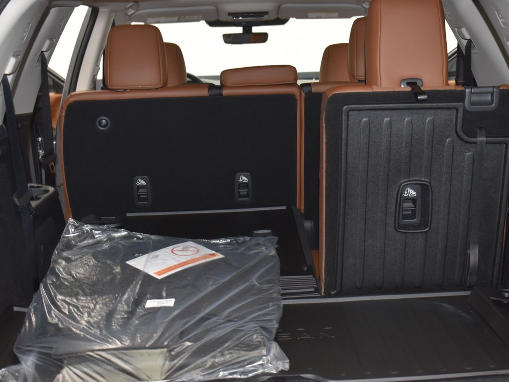 2025 Nissan Pathfinder Platinum photo 20