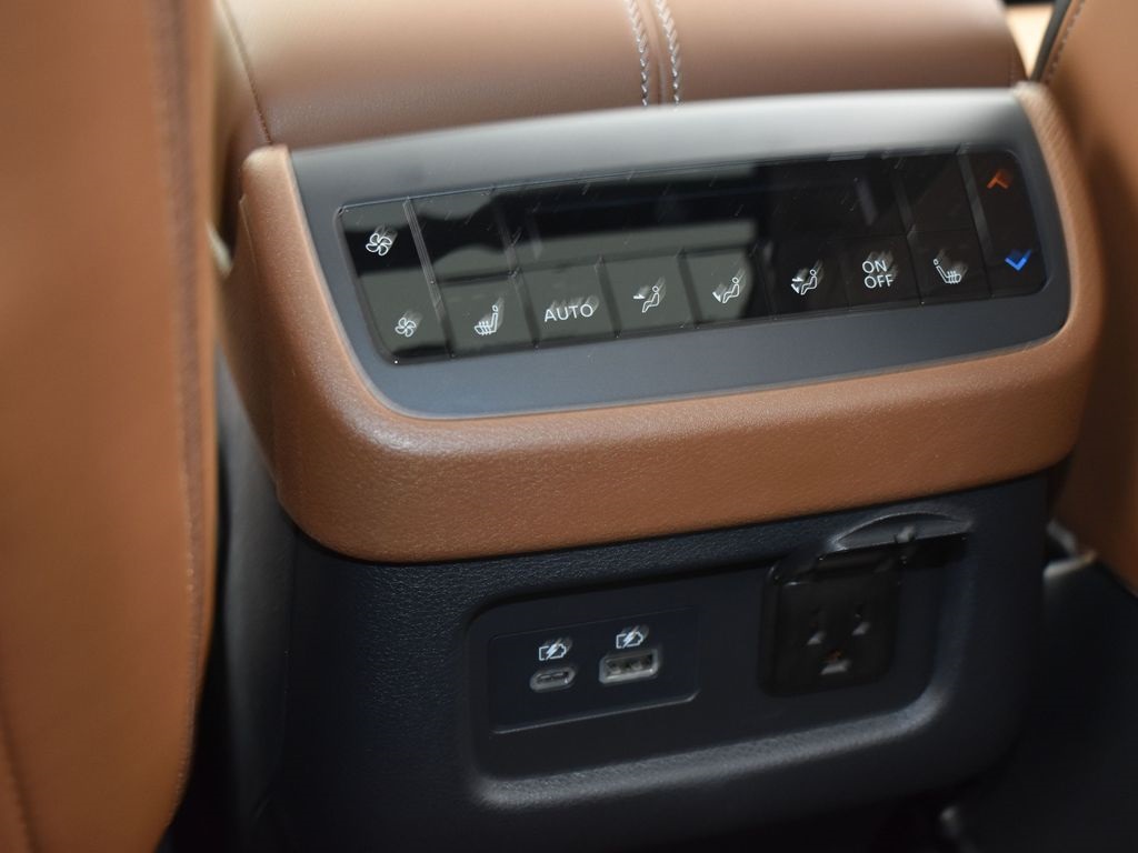 2025 Nissan Pathfinder Platinum photo 22