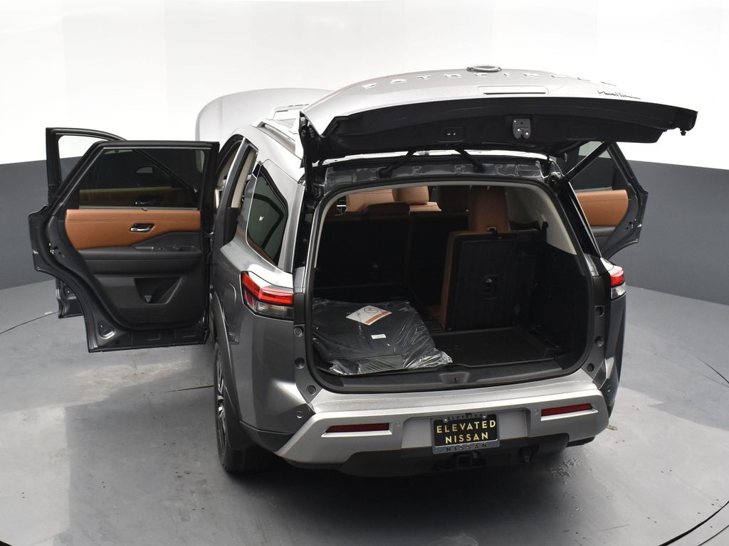 2025 Nissan Pathfinder Platinum photo 31