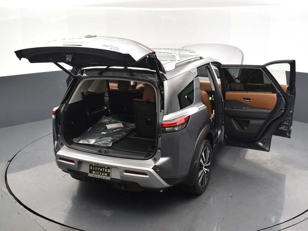 2025 Nissan Pathfinder Platinum photo 32