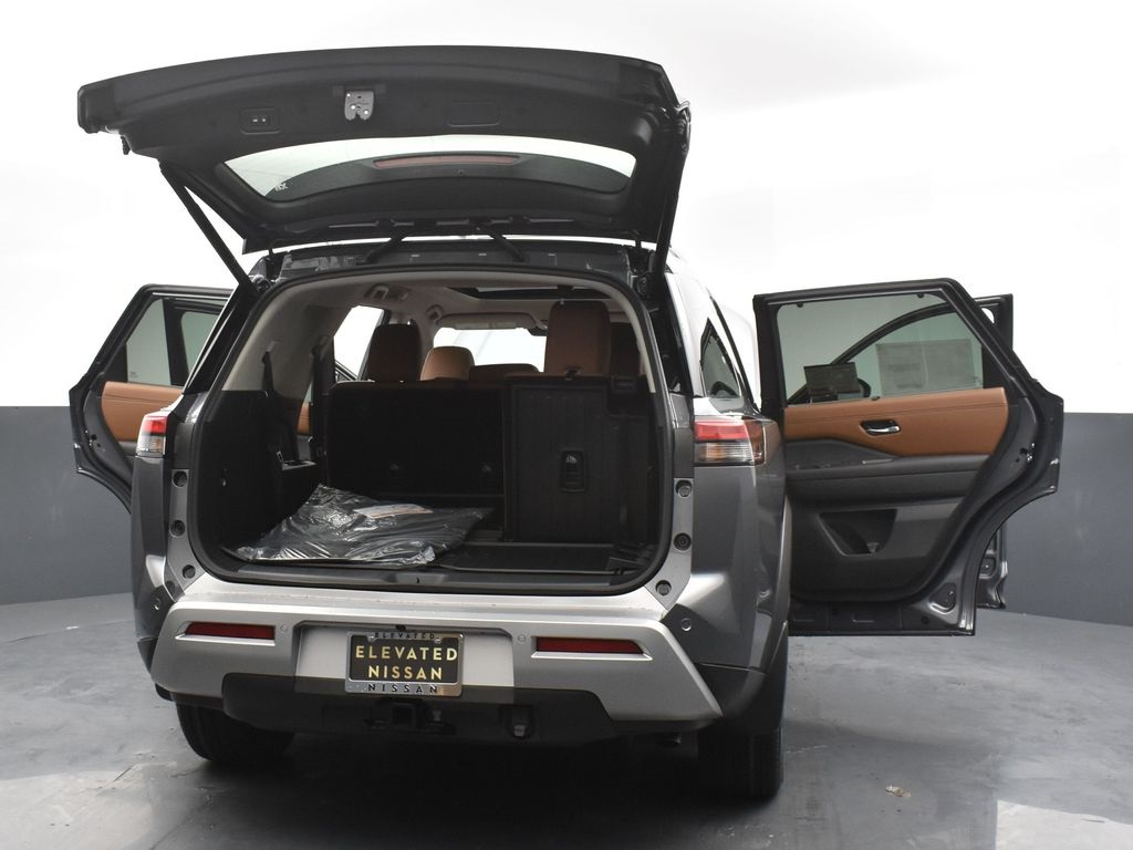 2025 Nissan Pathfinder Platinum photo 35