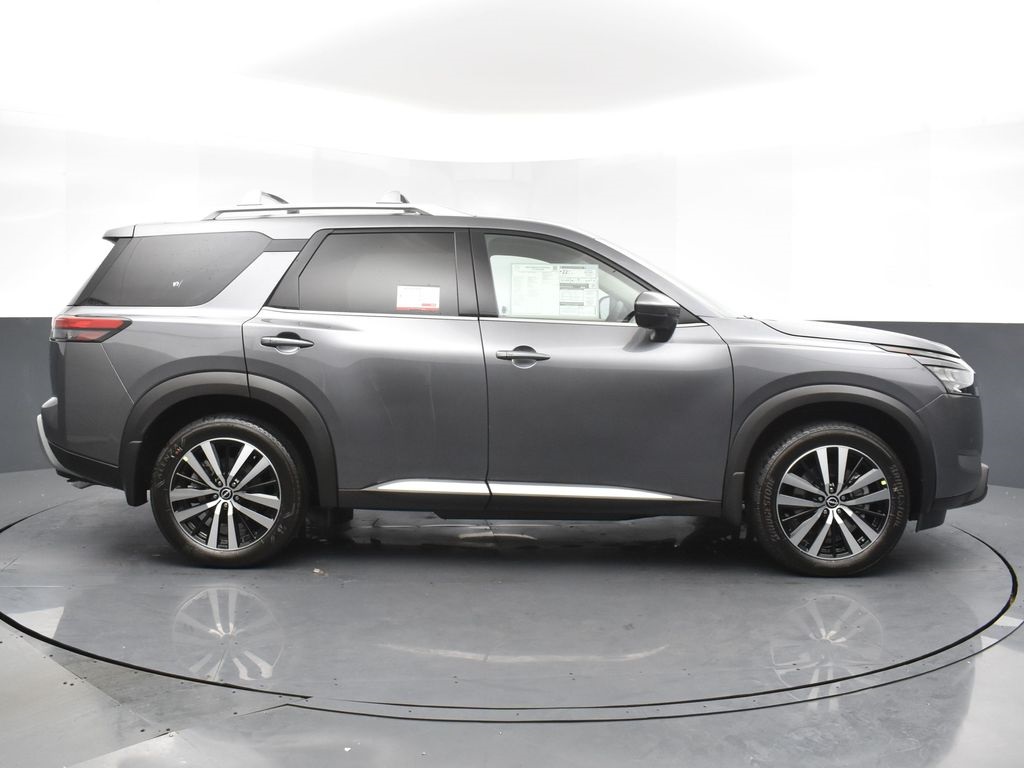 2025 Nissan Pathfinder Platinum photo 3