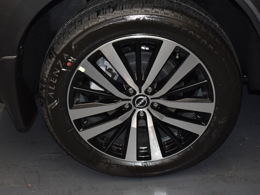 2025 Nissan Pathfinder Platinum photo 4