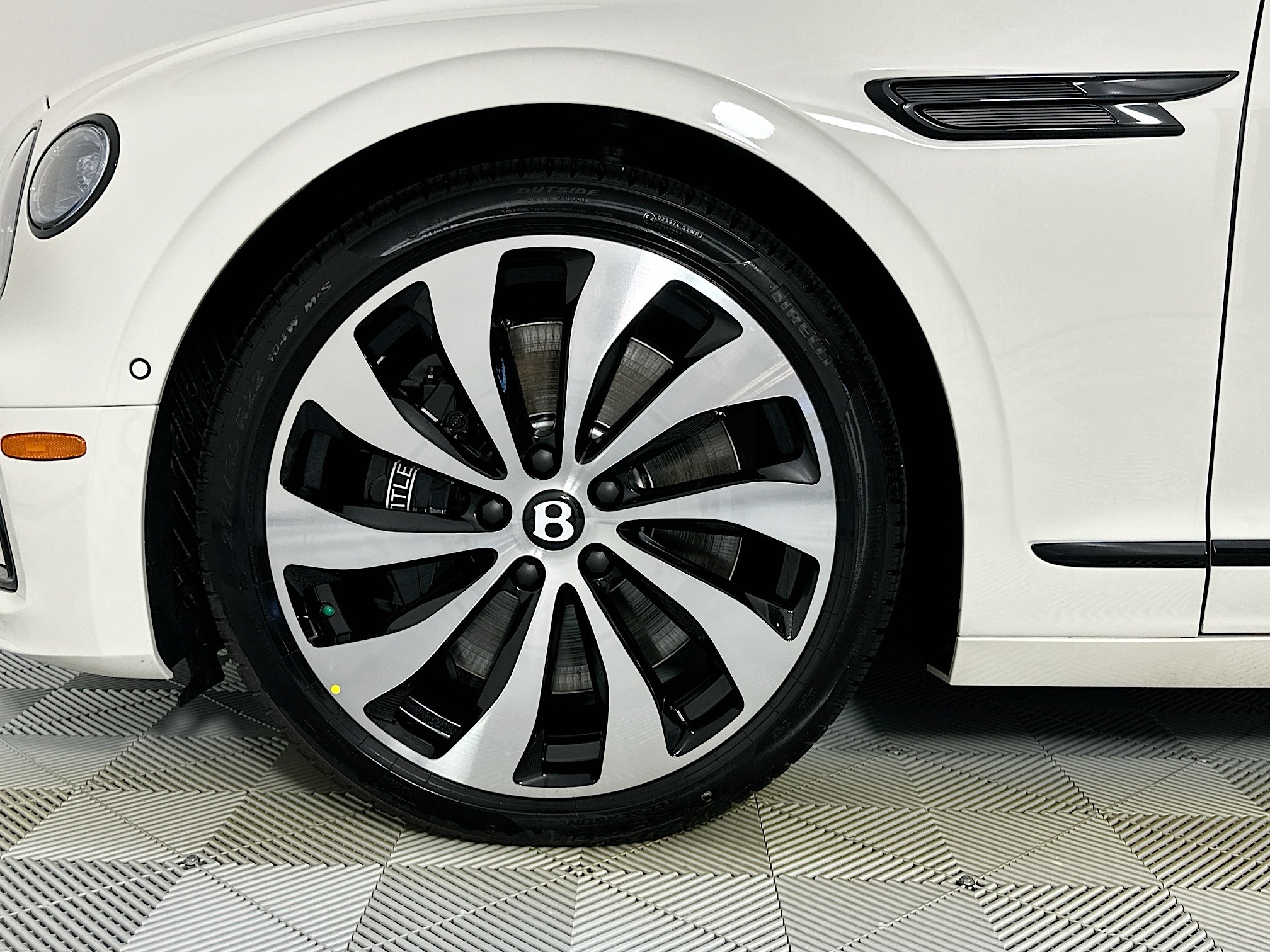 new 2025 Bentley Flying Spur car