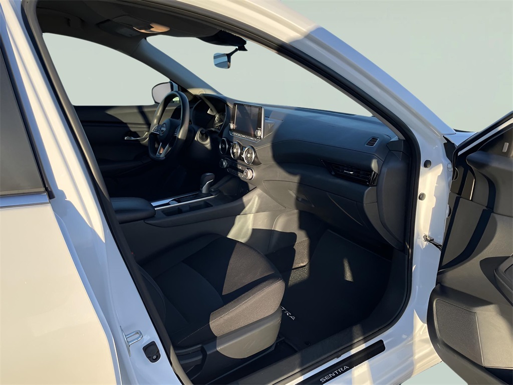 2024 Nissan Sentra SV photo 3