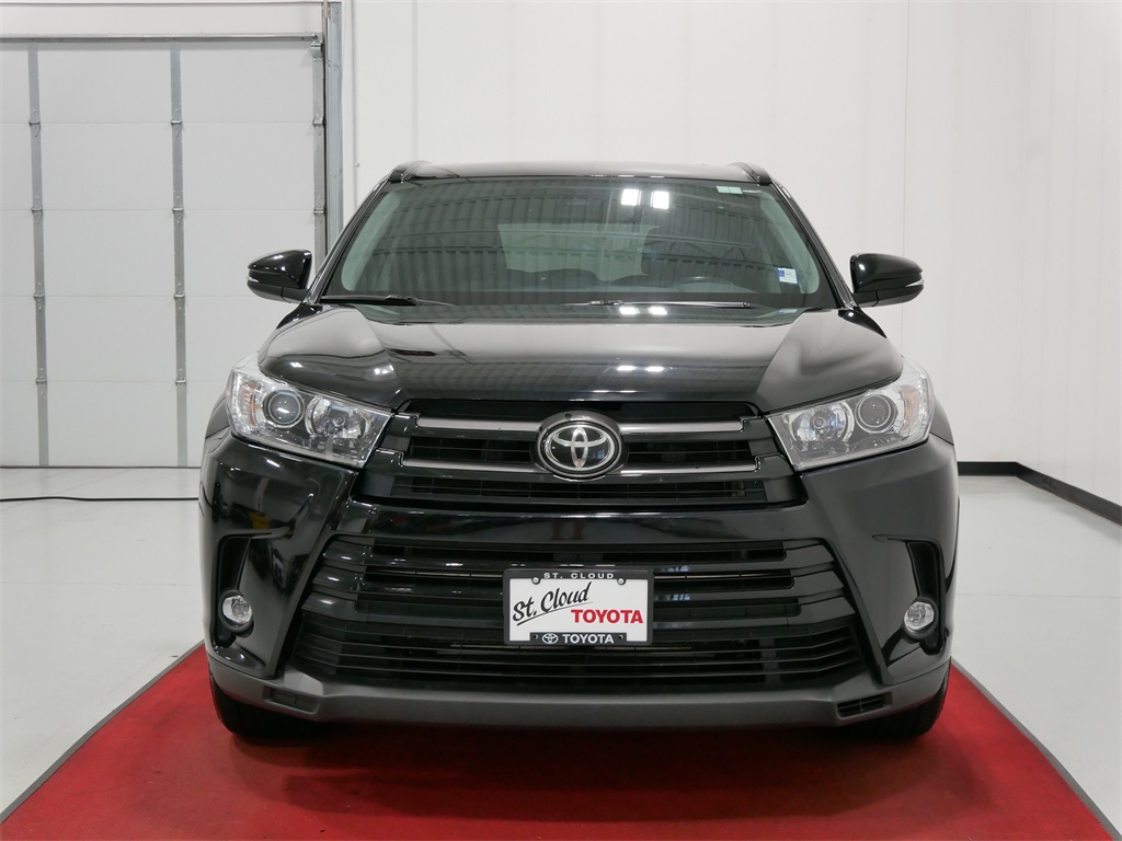Used 2019 Toyota Highlander SE with VIN 5TDJZRFH2KS607660 for sale in Waite Park, Minnesota