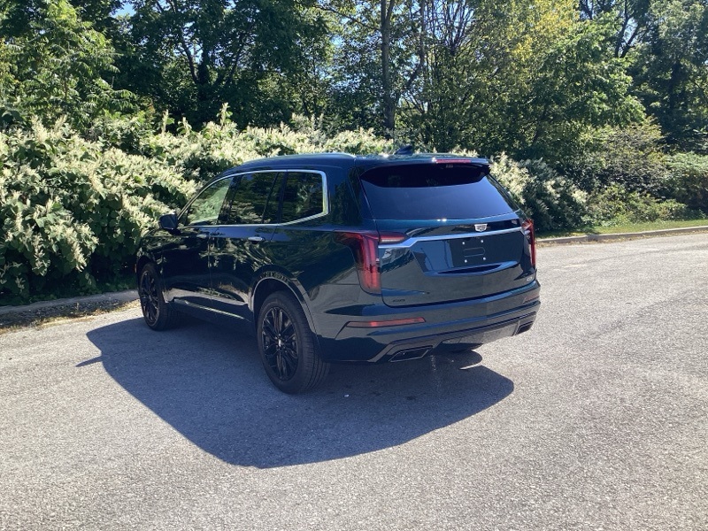 2025 Cadillac XT6 Premium Luxury photo 3