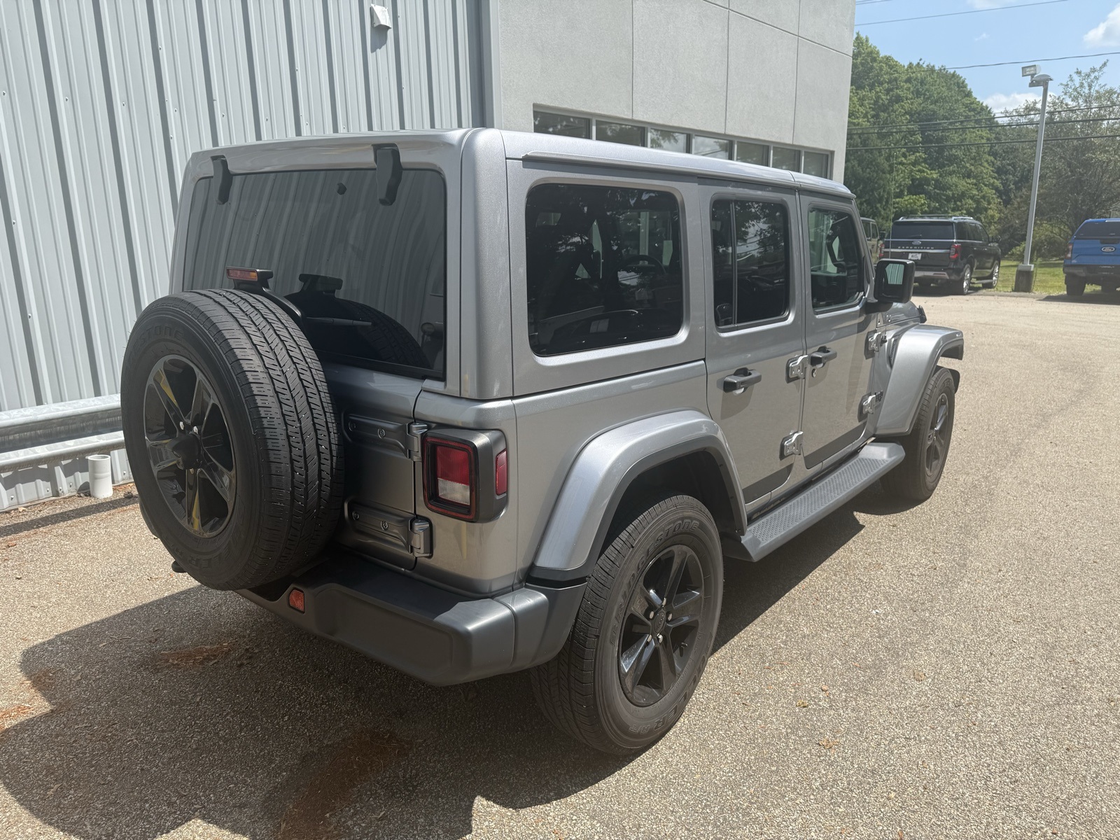 2020 Billet Silver Metallic Clearcoat Jeep Wrangler Unlimited Unlimited Sahara Altitude 4X4 SUV