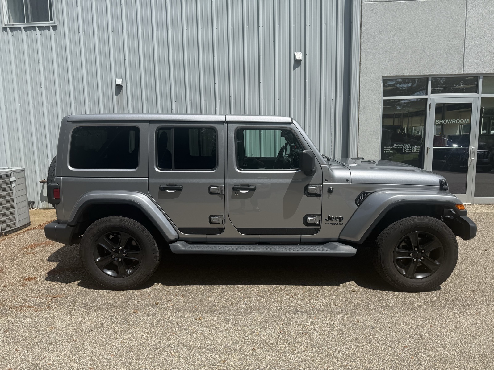 2020 Billet Silver Metallic Clearcoat Jeep Wrangler Unlimited Unlimited Sahara Altitude 4X4 SUV