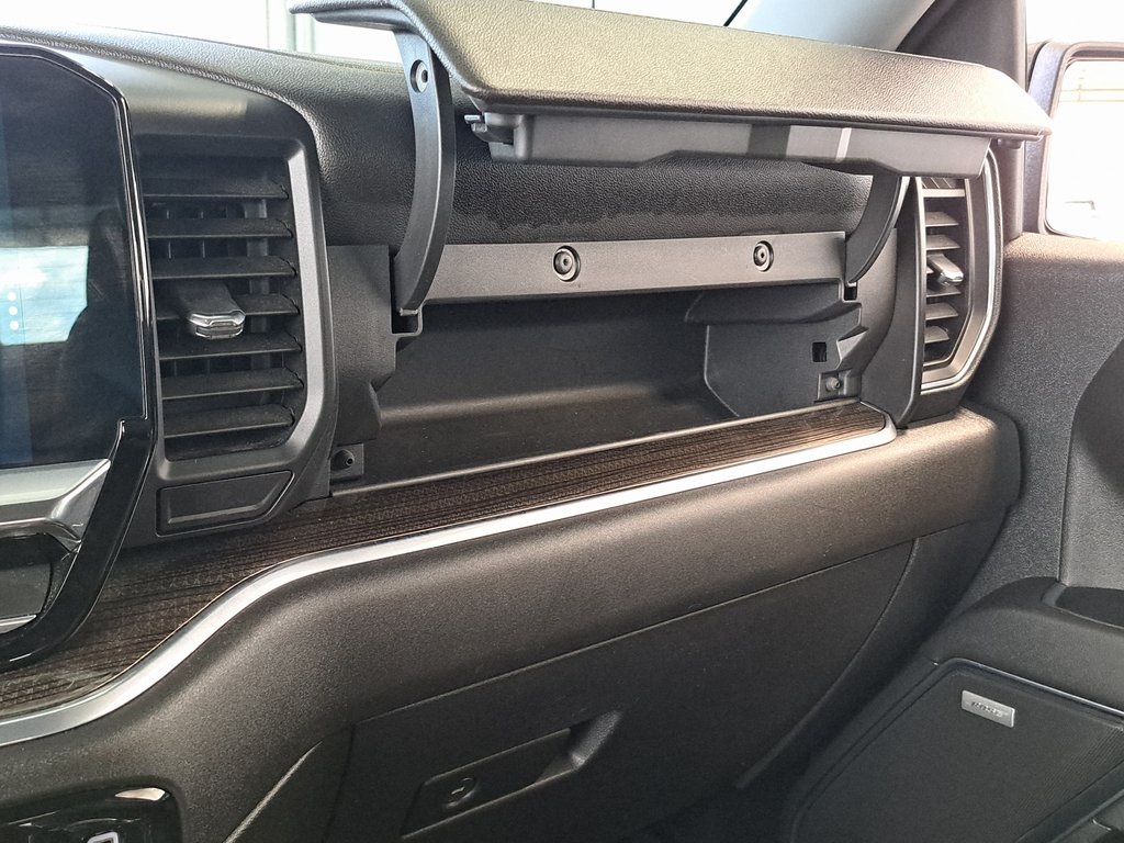 2022 Chevrolet Silverado 1500 RST 4D Crew Cab 4WD 18
