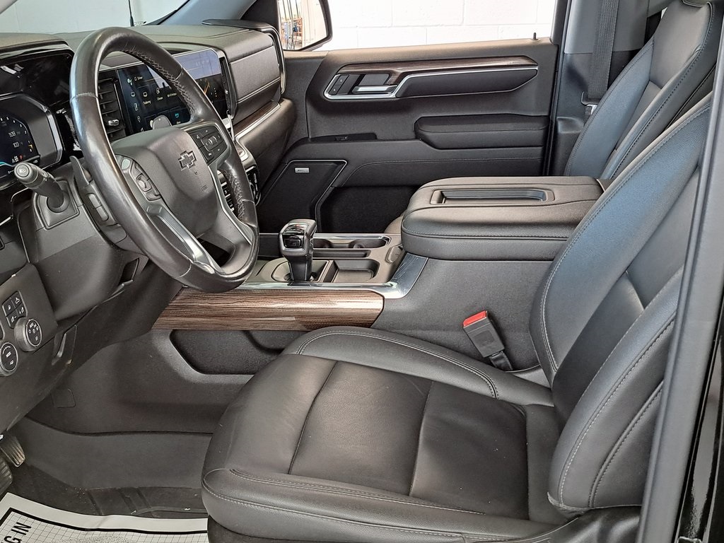 2022 Chevrolet Silverado 1500 RST 4D Crew Cab 4WD 22