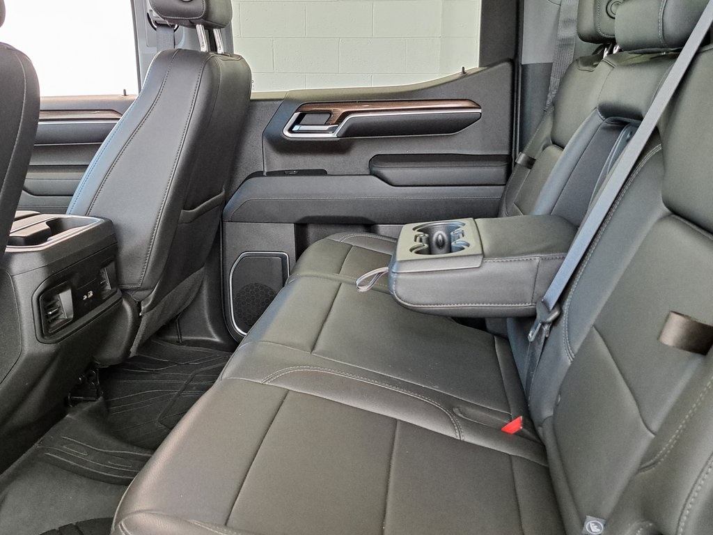 2022 Chevrolet Silverado 1500 RST 4D Crew Cab 4WD 25