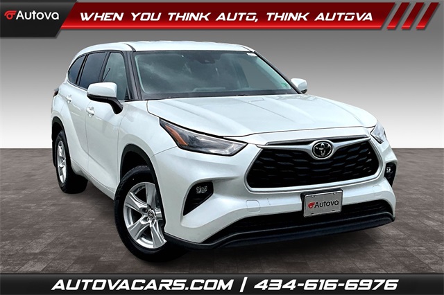 2022 White Toyota Highlander LE SUV