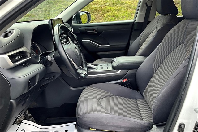 2022 White Toyota Highlander LE AWD SUV
