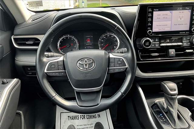 2022 White Toyota Highlander LE AWD SUV