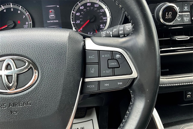 2022 White Toyota Highlander LE AWD SUV