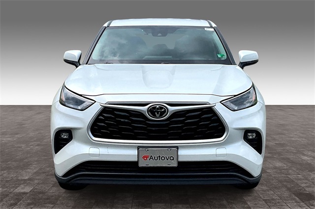 2022 White Toyota Highlander LE AWD SUV