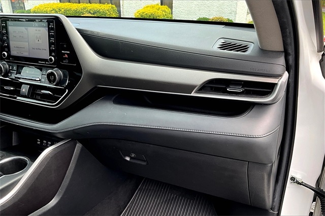 2022 White Toyota Highlander LE AWD SUV
