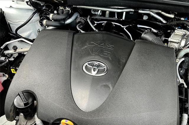 2022 White Toyota Highlander LE AWD SUV